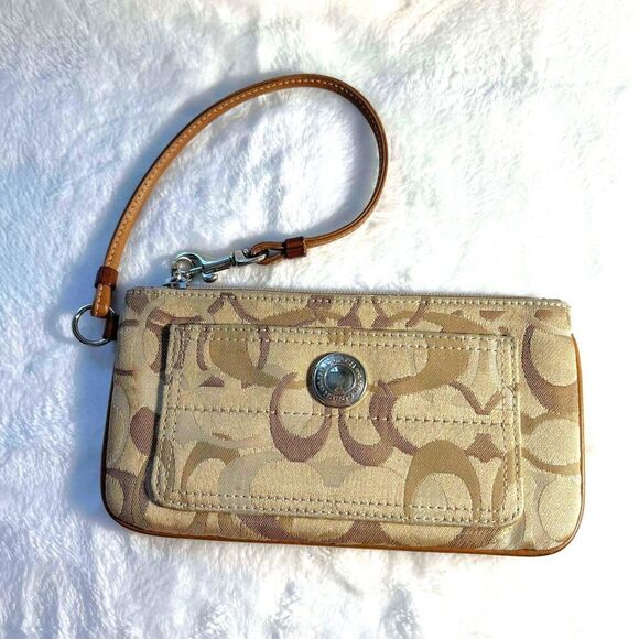 Coach Handbags - Coach Signature C Wristlet - EUC